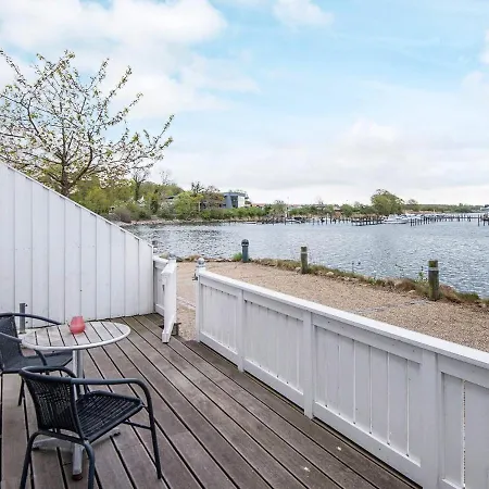 Дом отдыха 4 Person In